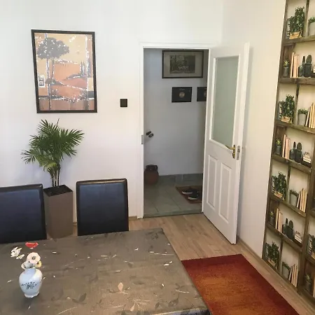 Orsi House * سزومباثيلي